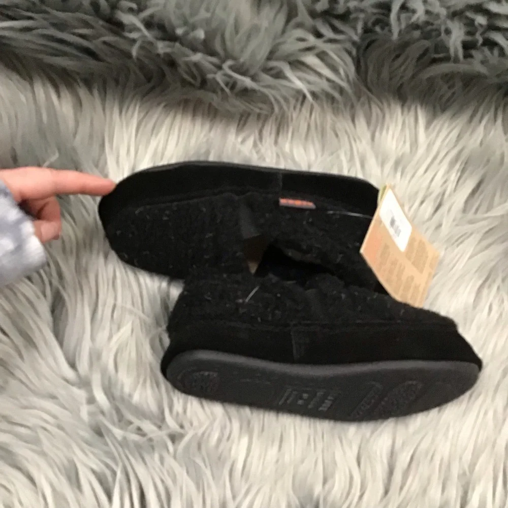 Acorn Sherpa fleece black kids slippers
